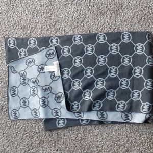 MICHAEL Michael Kors Grey Logo Knit Scarf
